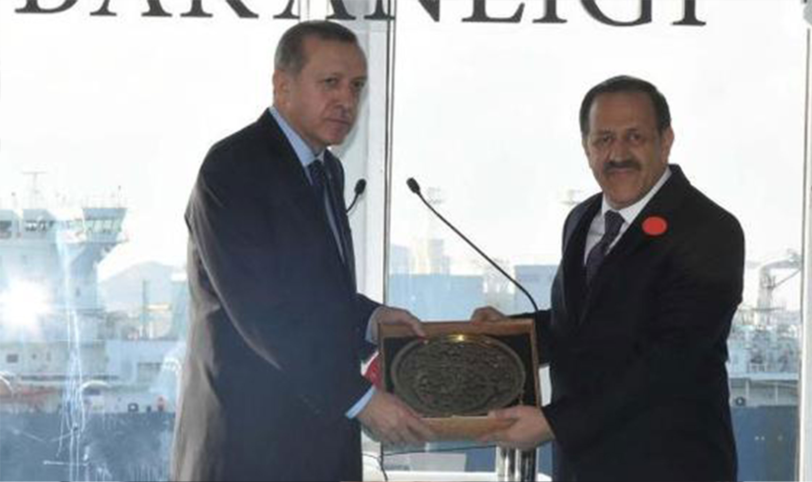 Cumhurbaşkanı Recep Tayyip Erdoğan ile Başbakan Binali Yıldırım LNG ilave kapasiteyi hizmete alma törenine katıldı. 